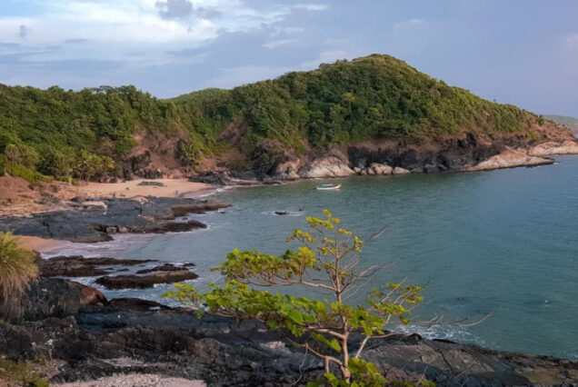 Gokarna trek with beach and cliffs